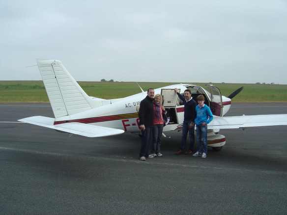 Equipage au complet pour la petite photo souvenir... OUI, vaut mieux garder quelque souvenir!