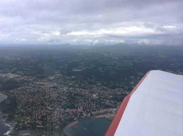 Les Pyrénées, on peut apercevoir St-Jean de Luz
