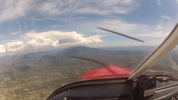 Cumulo à l'horizon (gros champignon à droite, au dessus du mont ventoux)